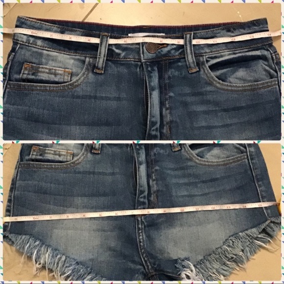 Cello Frayed Cut Off Sexy Bootie Jean ShortsSm - Picture 6 of 6